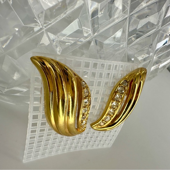 3” Vintage AVON Chunky Gold-tone Crystal Wing Clip on Signed Costume Earrings - Picture 3 of 8